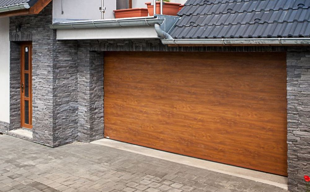 design garážových vrat hladký, imitace dřeva zlatý dub