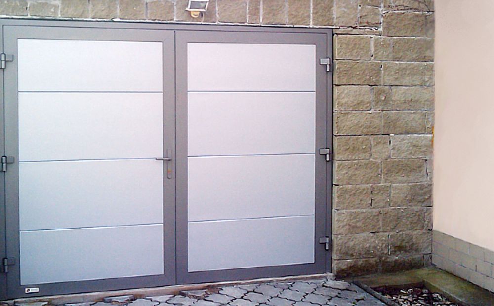 Dvoukřídlá vrata s panely design hladký, vodorovné uspořádání